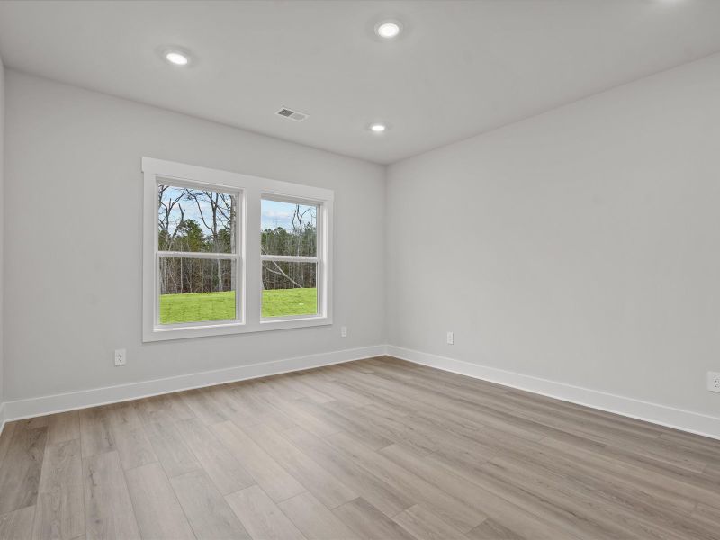 Spacious, unfurnished interior of a new home in Wexford Park, Fountain Inn (Image 15).