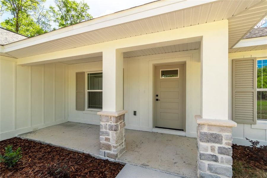 Exterior details and patio area of a home in , Ocala (Image 31).