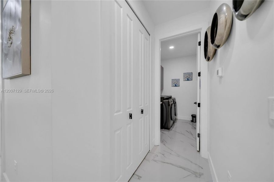 Spacious, unfurnished interior of a new home in , Cape Coral (Image 23).