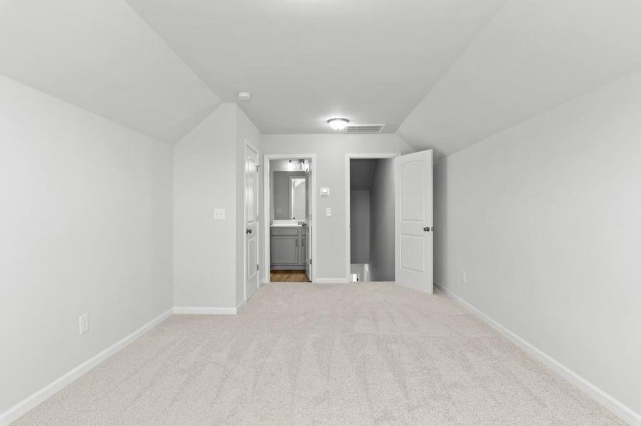 Spacious, unfurnished interior of a new home in , Homer (Image 30).