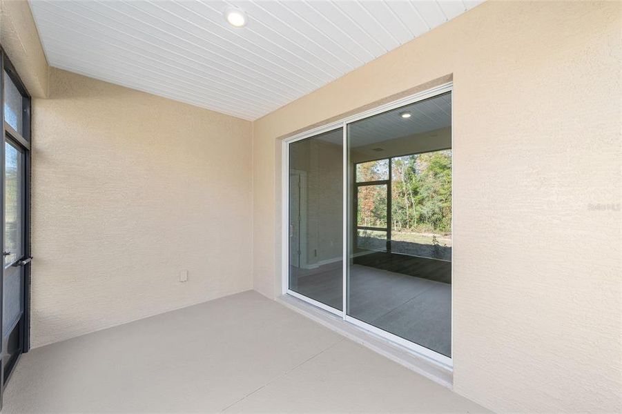 Exterior details and patio area of a home in , Ocala (Image 20). Exterior details and patio area of a home in , Ocala (Image 20).