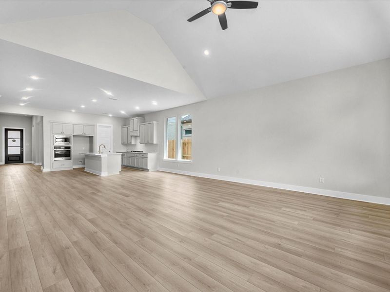 Spacious, unfurnished interior of a new home in Tompkins Reserve, Katy (Image 18).