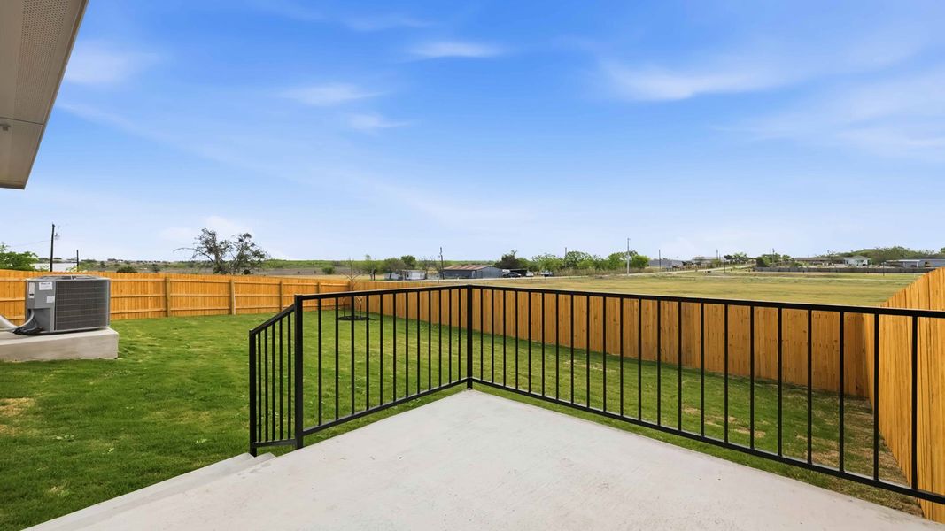 Representative exterior details of a home built from the The Magnolia by D.R. Horton in Palomino, Manor (Image 3).