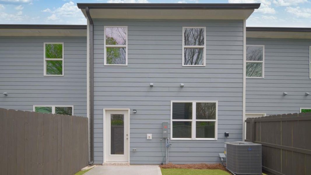 Exterior details and patio area of a home in Roseleigh Park, Douglasville (Image 4).