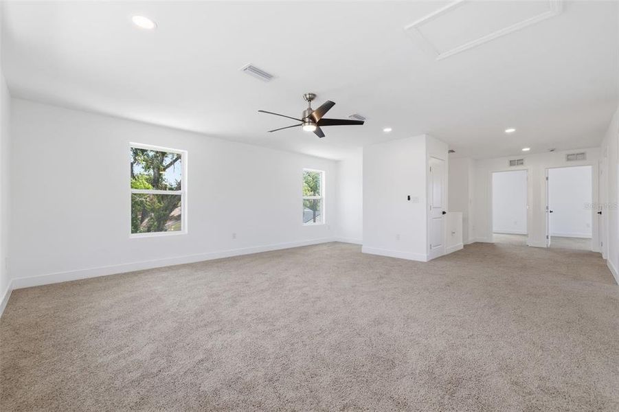 Spacious, unfurnished interior of a new home in , St. Petersburg (Image 30).