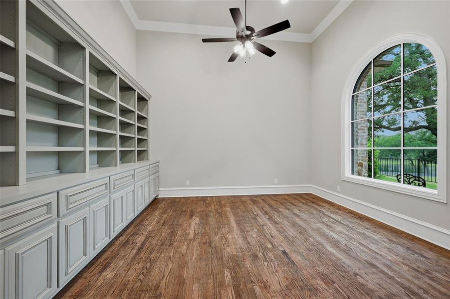 Spacious, unfurnished interior of a new home in , Sherman (Image 23).