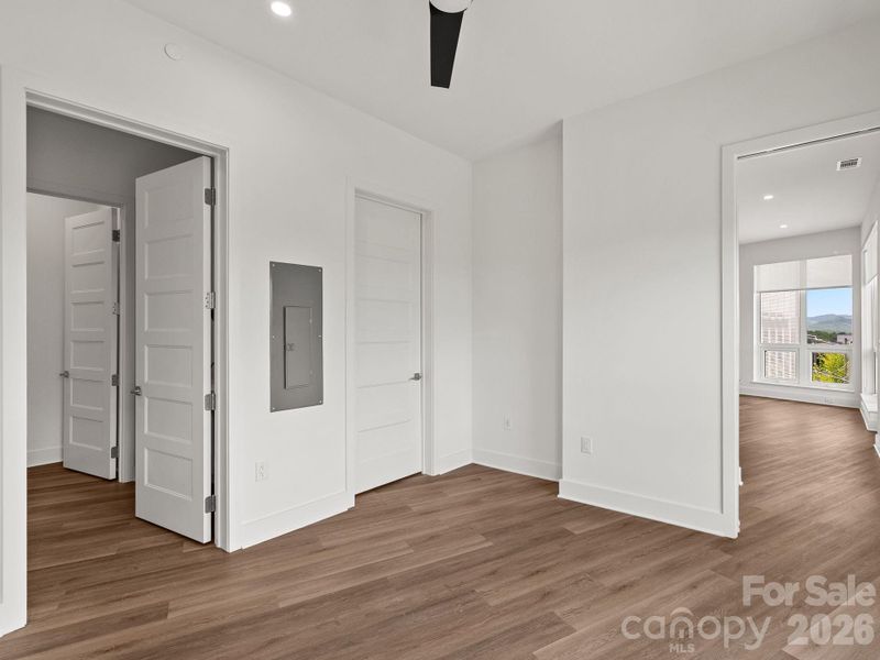 Spacious, unfurnished interior of a new home in , Asheville (Image 21).