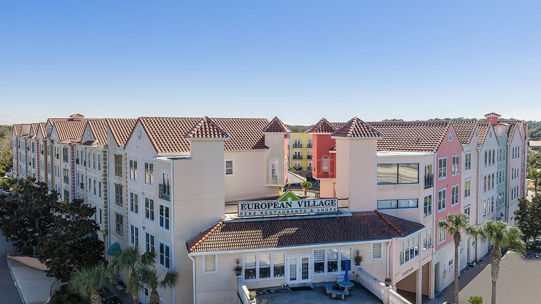 Condo located in Palm Coast, FL showcasing its design and architecture (Image 5).