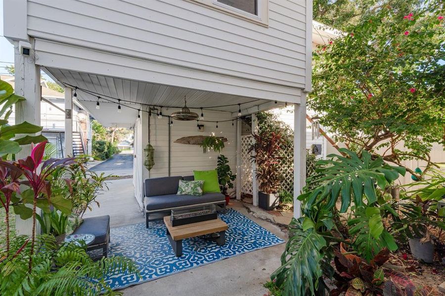 Exterior details and patio area of a home in , St. Petersburg (Image 25).