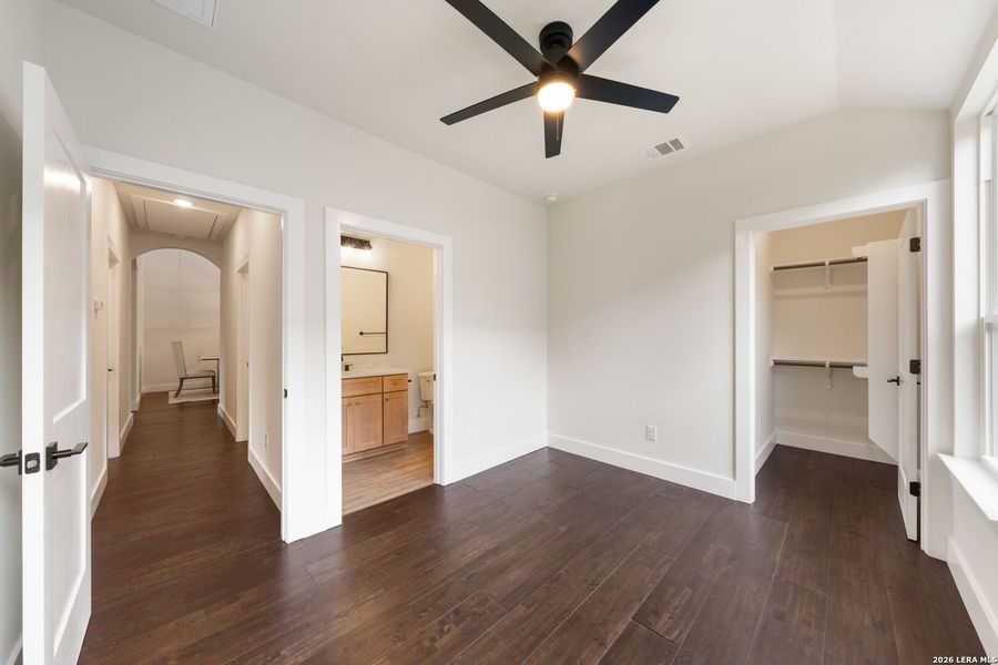 Spacious, unfurnished interior of a new home in , San Antonio (Image 49).
