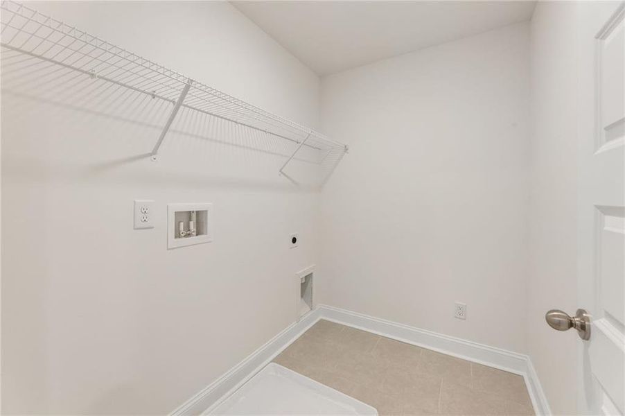 Spacious, unfurnished interior of a new home in Clark Farms, Flowery Branch (Image 17).