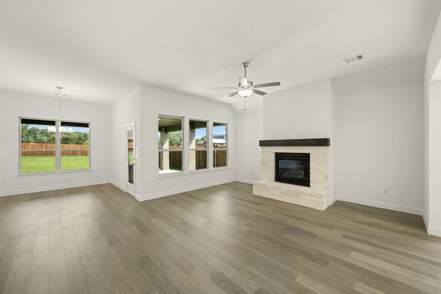 Spacious, unfurnished interior of a new home in Stone Eagle, Azle (Image 21).