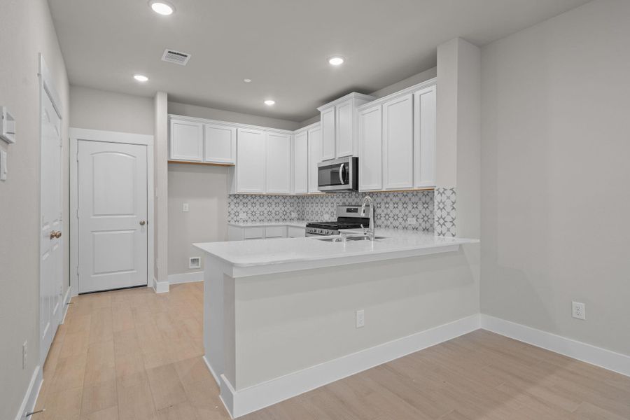 Picture yourself whipping up your favorite recipes while the aroma of freshly baked bread fills the air, or hosting lively dinner parties where laughter echoes off the walls.