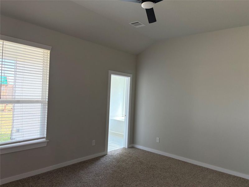 Spacious, unfurnished interior of a new home in Morton Creek Ranch, Katy (Image 26).
