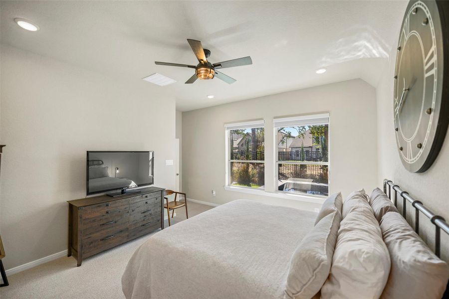 Furnished interior view inside a new home in The Highlands 40', Porter (Image 27).