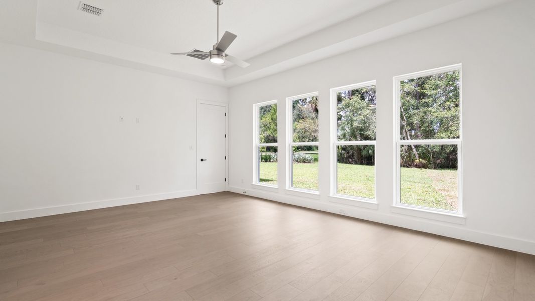 Spacious, unfurnished interior of a new home in Southern Hills 80', Brooksville (Image 11).