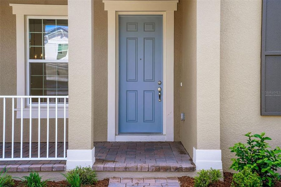 Exterior details and patio area of a home in Palms at Windermere, Windermere (Image 25).