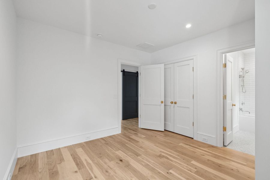 Spacious, unfurnished interior of a new home in , Mount Pleasant (Image 61).
