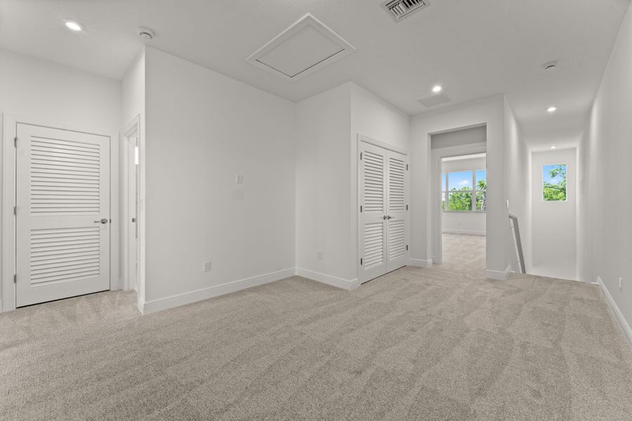 Spacious, unfurnished interior of a new home in Avila, Jensen Beach (Image 13).