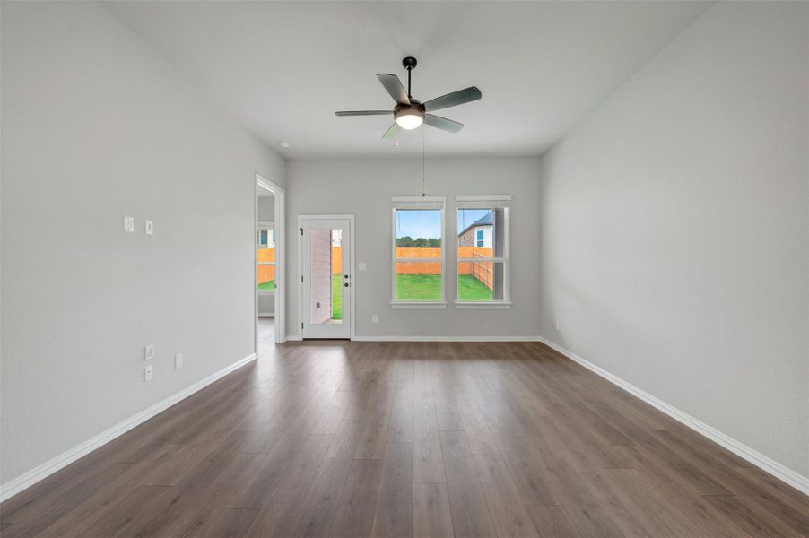 Spacious, unfurnished interior of a new home in Heritage, Dripping Springs (Image 26).