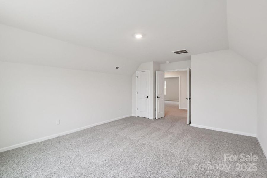 Spacious, unfurnished interior of a new home in Falls Cove, Troutman (Image 32).