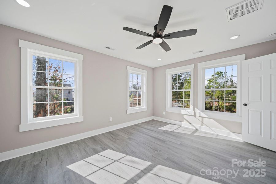 Spacious, unfurnished interior of a new home in , Peachland (Image 20).