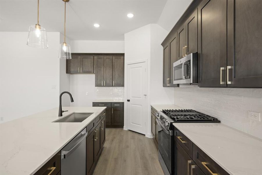 18_673 Tyronza- Kitchen-3