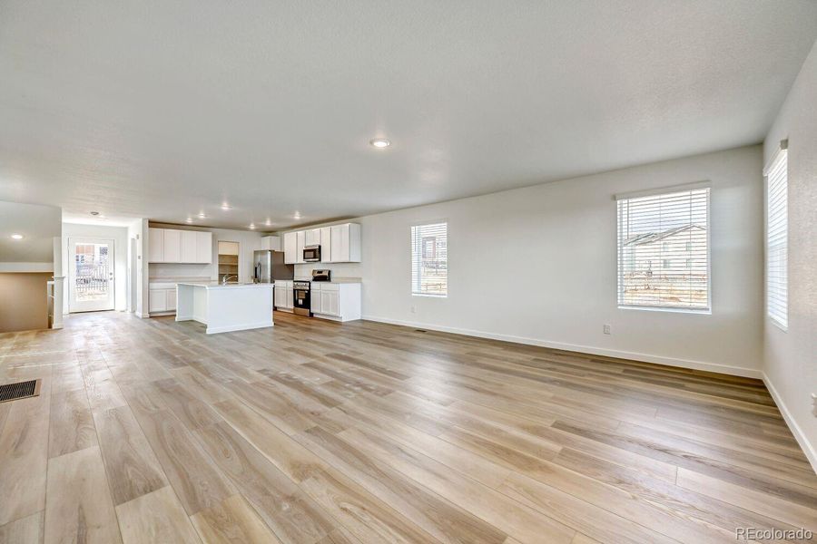 Spacious, unfurnished interior of a new home in Preserve at Mesa Creek, Colorado Springs (Image 10).