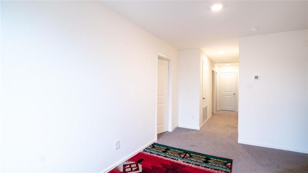 Spacious, unfurnished interior of a new home in Ranch at Duck Creek, Fort Worth (Image 23).