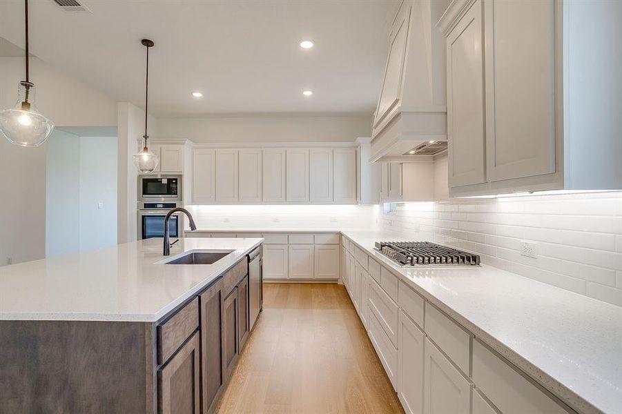 Furnished interior view inside a new home in Waterfall Ranch, Waxahachie (Image 6). Furnished interior view inside a new home in Waterfall Ranch, Waxahachie (Image 6).