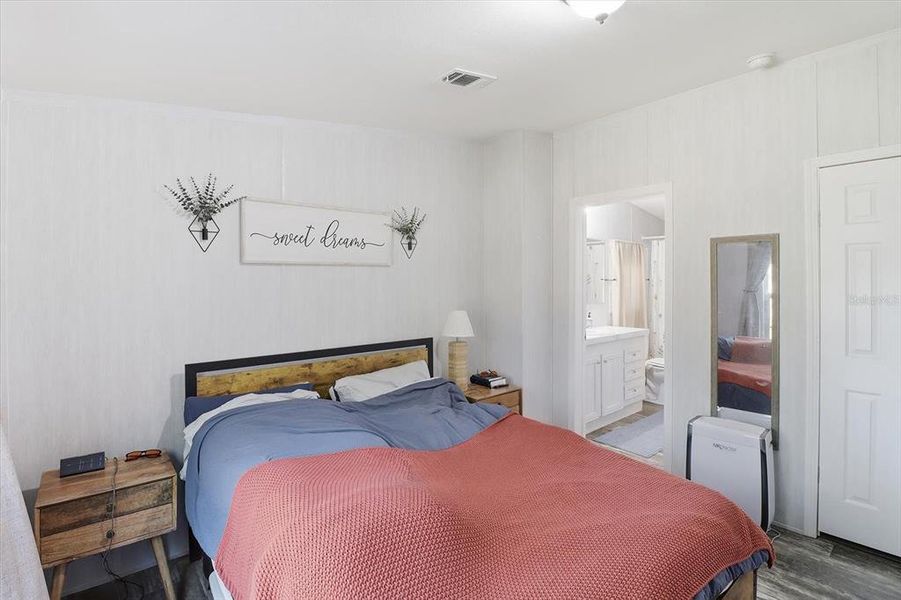 Furnished interior view inside a new home in , Dunnellon (Image 15).