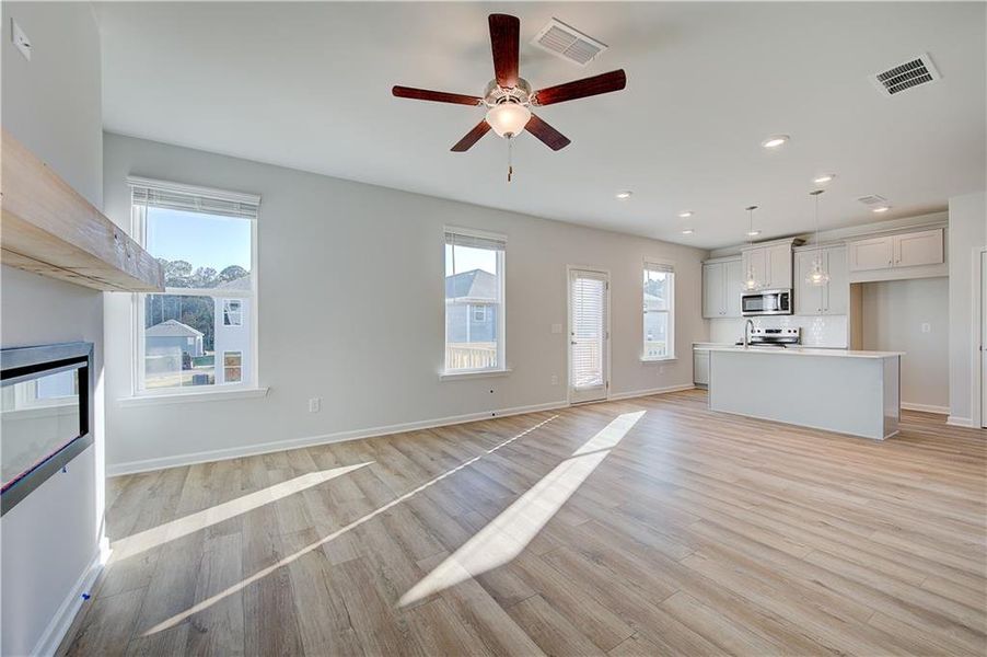 Spacious, unfurnished interior of a new home in Enclave at Evergreen, Fairburn (Image 21). Spacious, unfurnished interior of a new home in Enclave at Evergreen, Fairburn (Image 21).