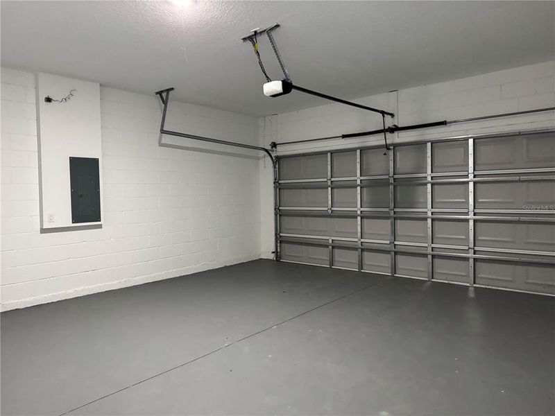 Spacious, unfurnished interior of a new home in , Ocala (Image 24).