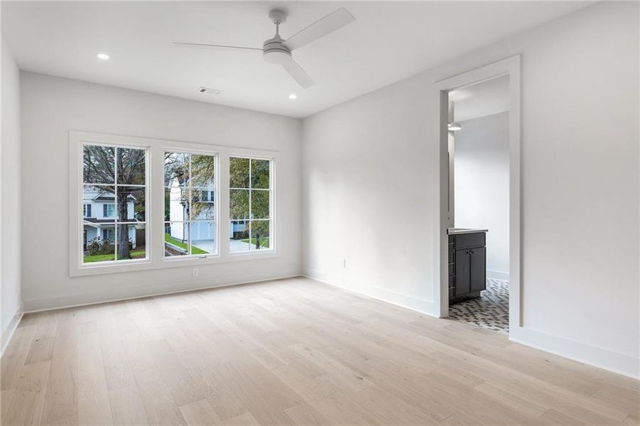 Spacious, unfurnished interior of a new home in , Atlanta (Image 34).