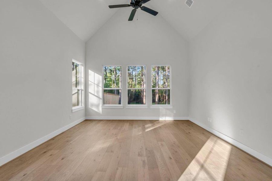 Spacious, unfurnished interior of a new home in Kresston, Montgomery (Image 16).