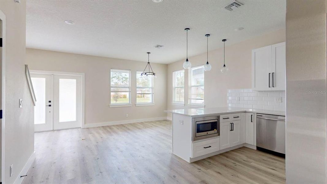 Spacious, unfurnished interior of a new home in , St. Petersburg (Image 58).