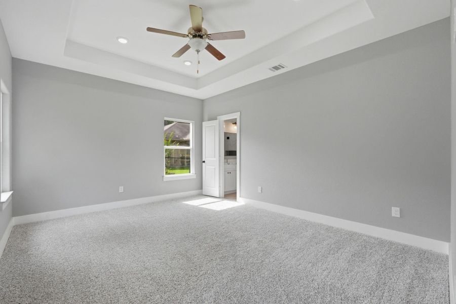 Spacious, unfurnished interior of a new home in , Willis (Image 18).