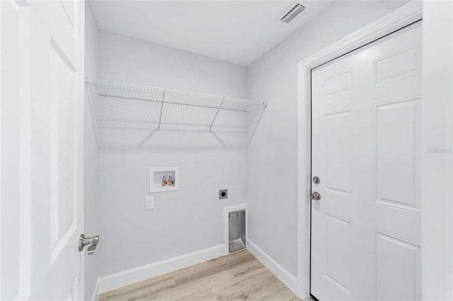 Spacious, unfurnished interior of a new home in , Dunnellon (Image 18).