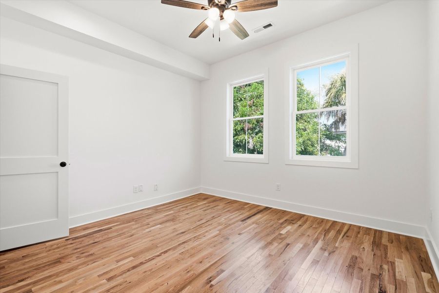 Spacious, unfurnished interior of a new home in , Charleston (Image 25).