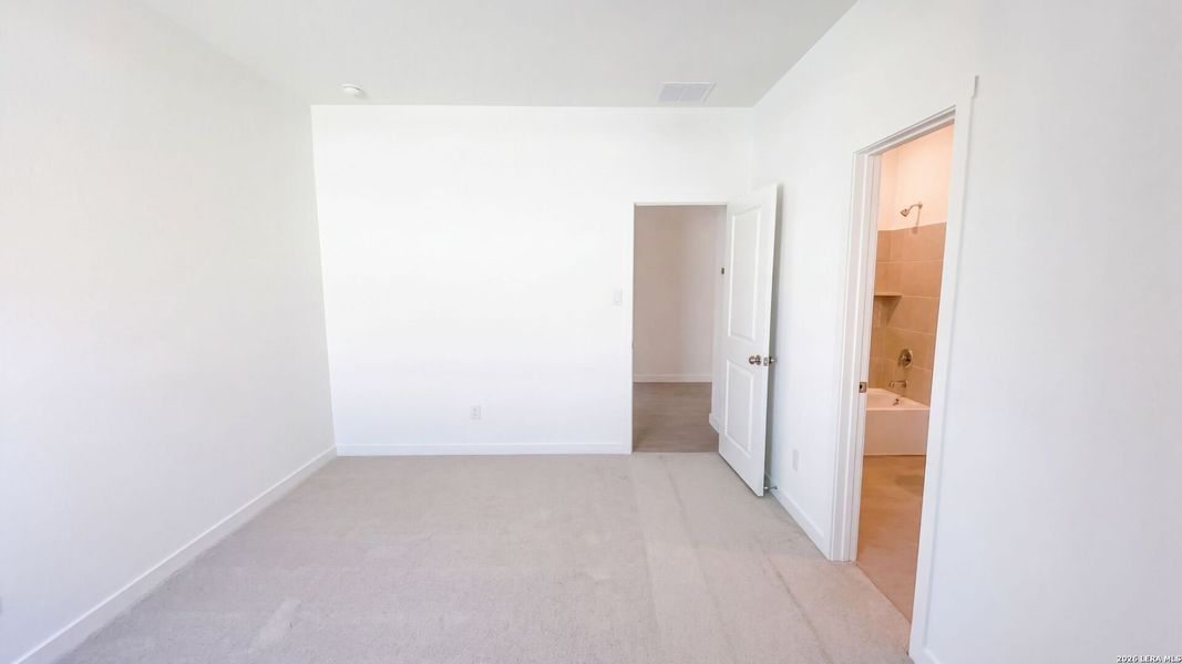 Spacious, unfurnished interior of a new home in Waterwheel, San Antonio (Image 28).