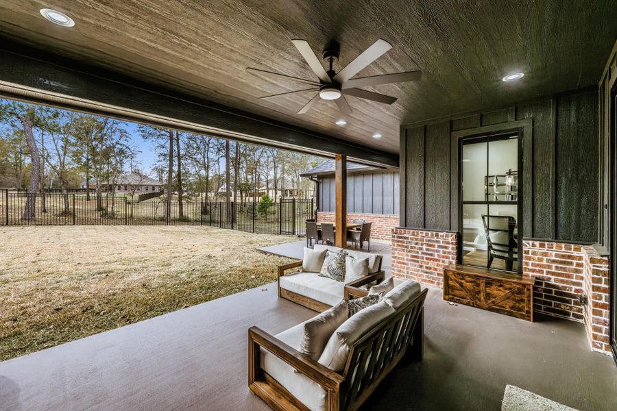 Exterior details and patio area of a home in , Huntsville (Image 30).