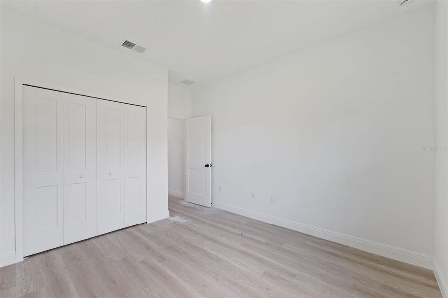 Spacious, unfurnished interior of a new home in , Ocala (Image 26).