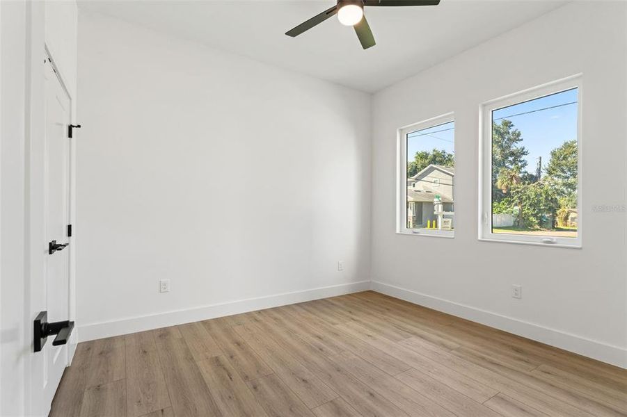 Spacious, unfurnished interior of a new home in , Tampa (Image 36).