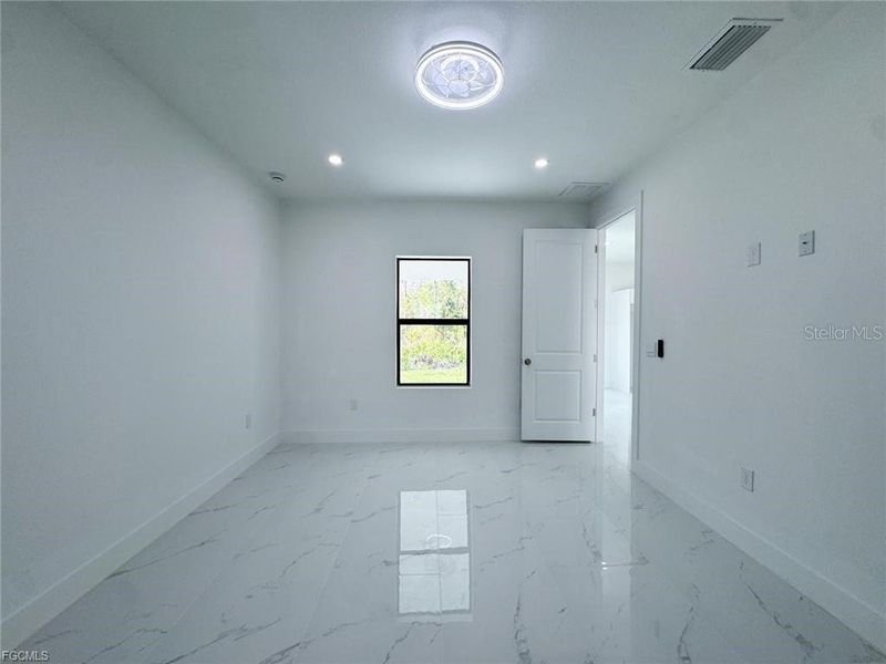 Spacious, unfurnished interior of a new home in , Lehigh Acres (Image 8).