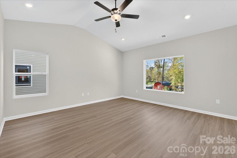 Spacious, unfurnished interior of a new home in Stagecoach Station, Gastonia (Image 15).