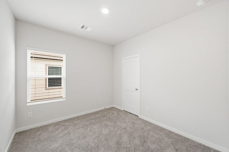 Spacious, unfurnished interior of a new home in Crockett Meadows, Conroe (Image 22).