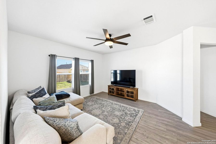 Furnished interior view inside a new home in , Bulverde (Image 8). Furnished interior view inside a new home in , Bulverde (Image 8).