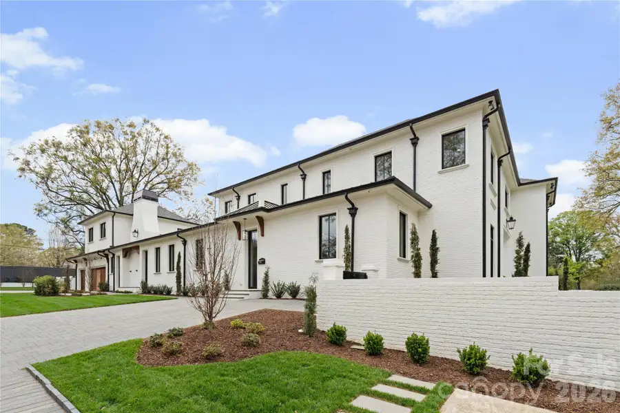 Full brick estate house Full brick estate house