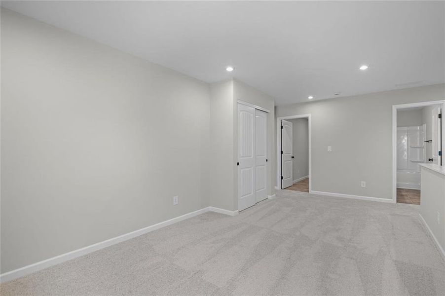 Spacious, unfurnished interior of a new home in Three Rivers, Rome (Image 14).