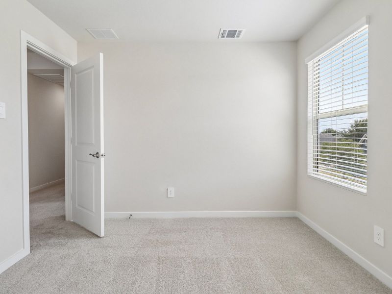 Spacious, unfurnished interior of a new home in Cibolo Hills West - Spring Series, Fort Worth (Image 25).
